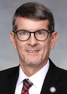 Official portrait of Carson Smith