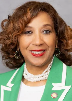 Official portrait of Carolyn Logan