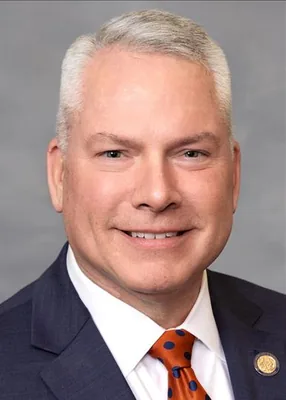 Official portrait of Grant Campbell
