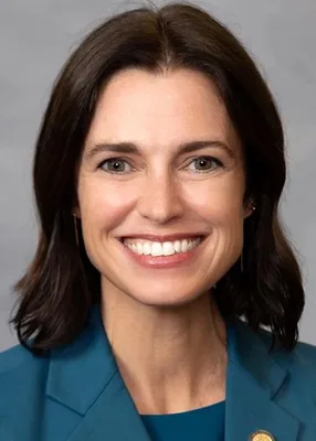 Official portrait of Beth Gardner Helfrich