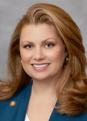 Official portrait of Erin Paré
